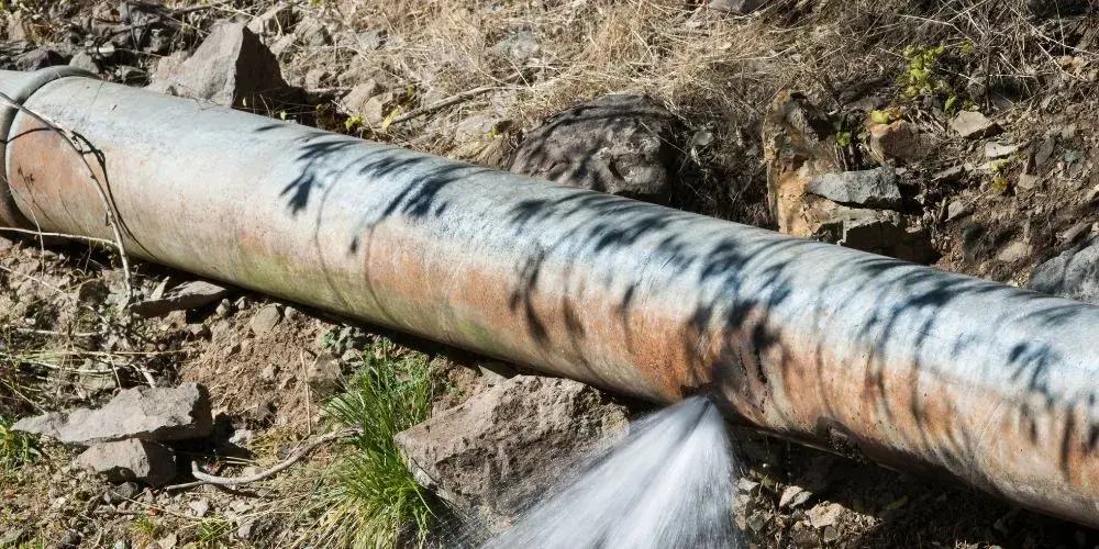 Fuite d’Eau dans une Canalisation Enterrée : Faites Confiance aux Déboucheurs de France